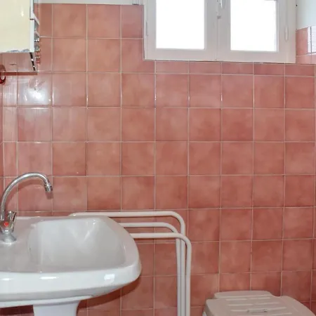 Amazing In W/ 2 Bedrooms Vakantiehuis *